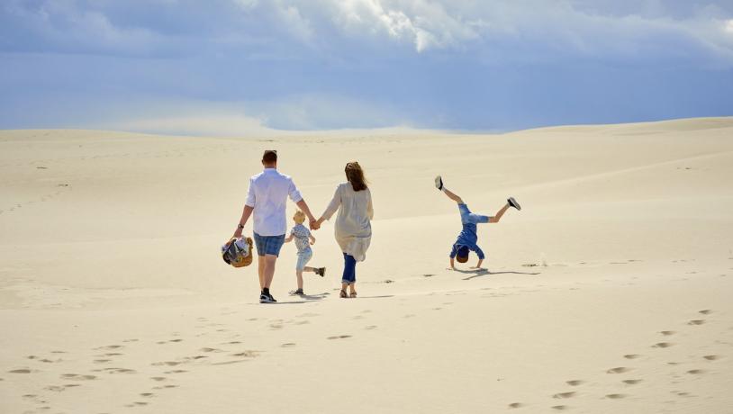 Familie på Råbjerg Mile i Nordjylland i Danmark